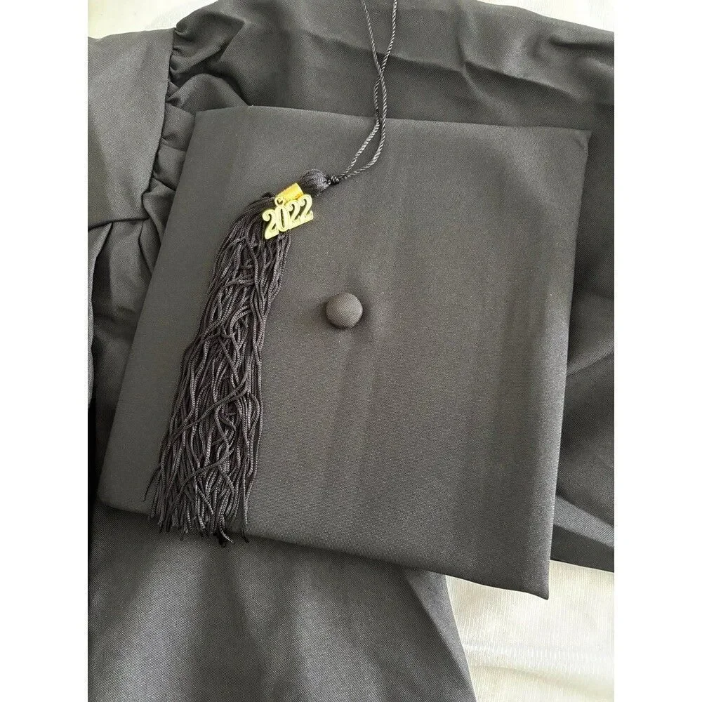 Graduation Cap and Gown with 2025 Year Charm for College &High School, Unisex